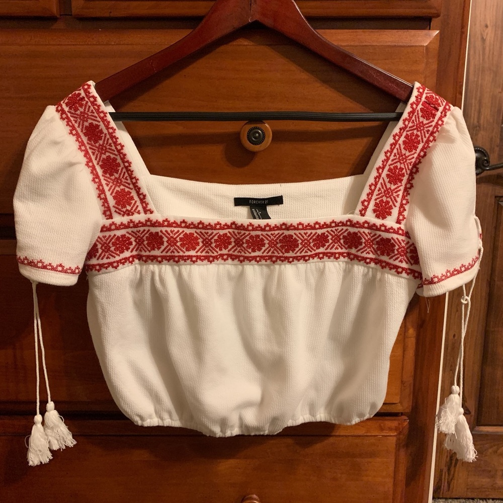 Forever 21 Cream/Red Crop Top Size L